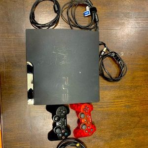PlayStation3 160 GB: 2 wireless controllers, 2 charging cords, 1 HDMI cord